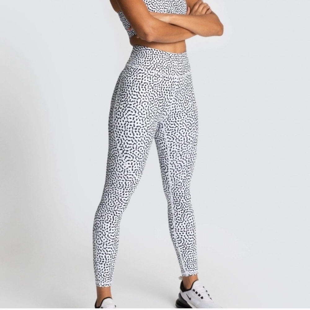 Doyoueven excel black and white speckled leggings